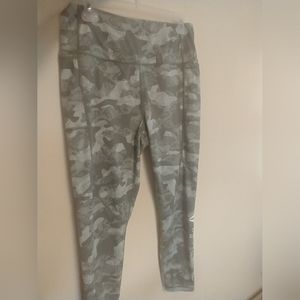 Reebok Green Camo Leggings - Size Large